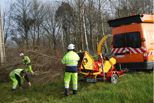 Matériel forestier - Broyeurs de végétaux - Broyeur de branches thermique VEGETOR sur châssis routier